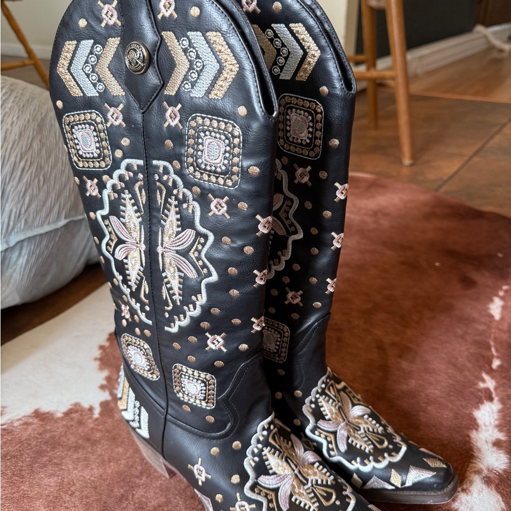 Embroidered Black Western Boots